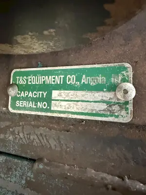 4,000 LB 48" X 48" HYDRAULIC TILT TABLE. STOCK # 1003825.