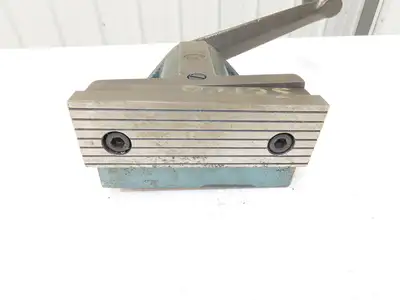 Bison 6522 Two Piece Machine Vise 6" Jaw Insert Width With Handle
