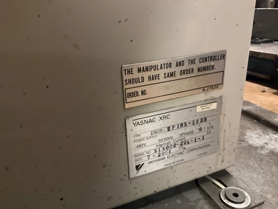 USED 2001 YASKAWA YASNAC XRC UP165/UP200