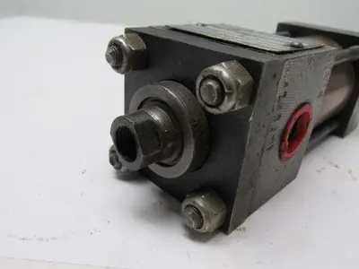 Used UNIVERSAL _UNKNOWN_ Pneumatic Cylinders | Arrow Industrial #633526