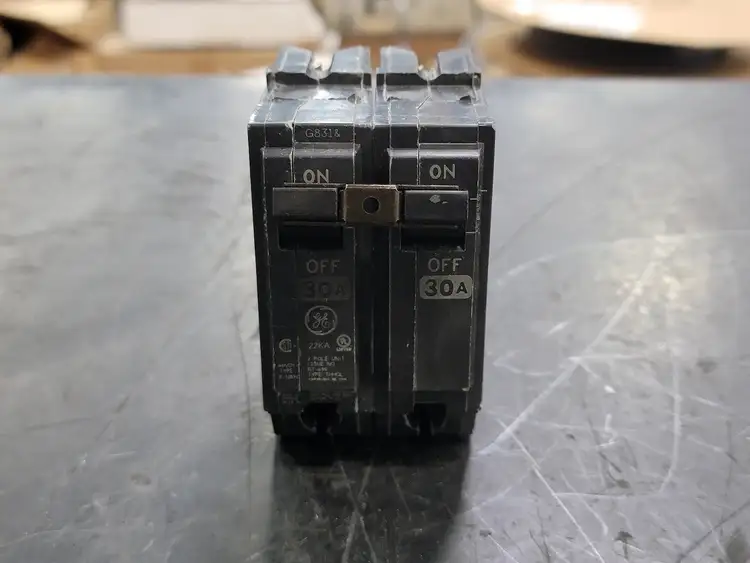 Used GENERAL ELECTRIC THHQL230 Switchgears British Columbia CA | Lenmark #241177