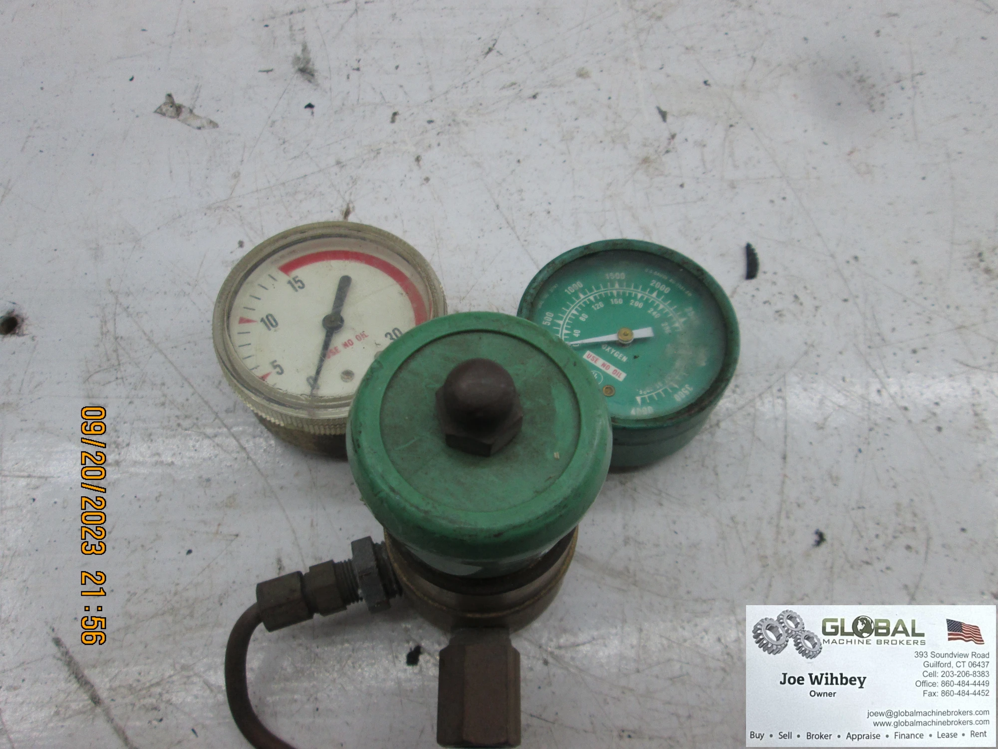VERIFLO CORP. 11300000 DUAL GAUGE PRESSURE REGULATOR