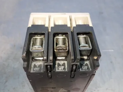 NEW CUTLER HAMMER EGB3015FFG