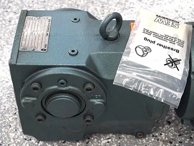 NEW SEW-EURODRIVE KA66DT90S4BM2NF REDUCER W/ DFT9034BM2MF MOTOR