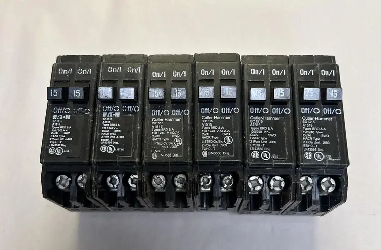 Used CUTLER-HAMMER BD1515 Circuit Breakers | Surplus Asset Holdings #1189190