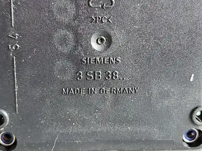 NEW SIEMENS 3SB3 801-0DB3
