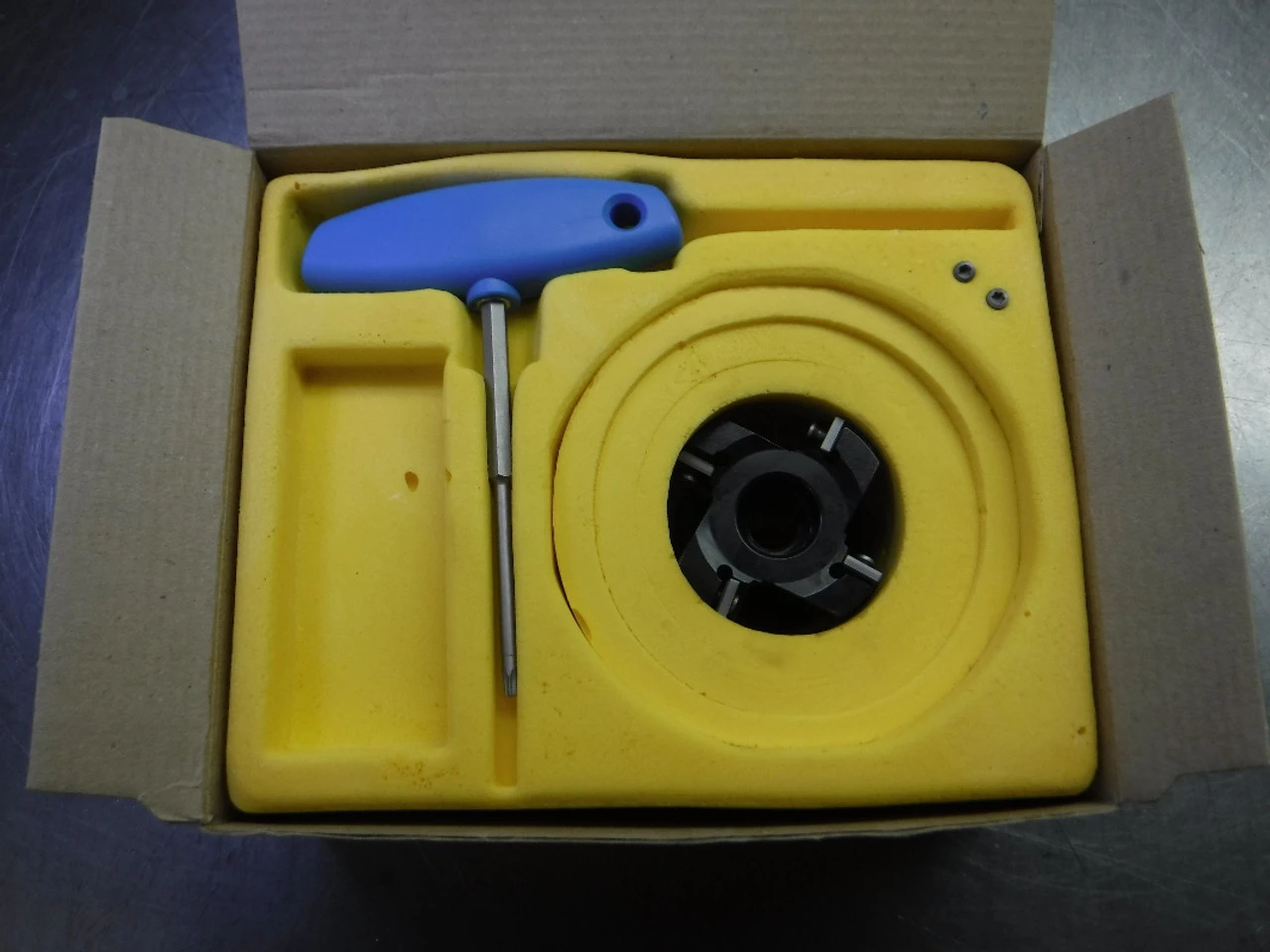 Iscar 2.5" Indexable Facemill 1" Arbor F90SD D2.5-1.00-CP12 (LOC748B)