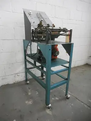 El Patriarca semiautomatic labeler