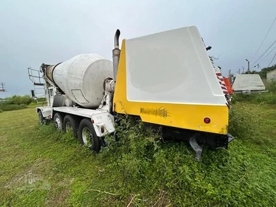 Used 2019 INDIANA PHOENIX CONCRETE MIXER Concrete Mixer Trucks Florida US | Big D Heavy Equipment #1556990
