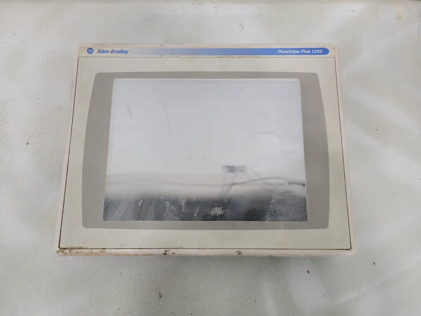 USED ALLEN-BRADLEY 2711P-RP2