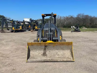 2015 JOHN DEERE 210L Utility Tractors | Steam Well LLC (3)