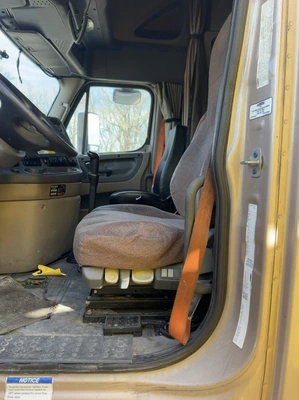 USED 2015 FREIGHTLINER CASCADIA