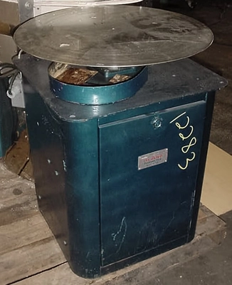 USED ISLAND EQUIPMENT ACCUMULATING TABLE