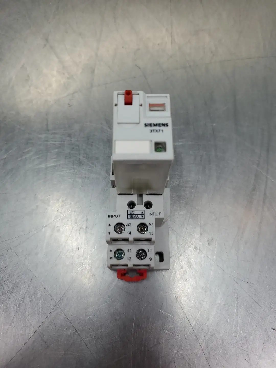 USED Siemens 3TX7109-5JF13 Relay w/3TX7144-4E6 Relay Base