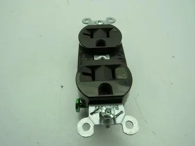 Bryant 20Amp 125Volt Duplex Receptacle LOT OF 6