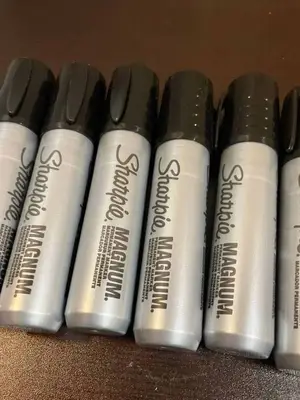 Sharpie Magnum Markers