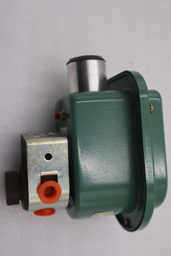 NEW ASCO WPKP8320B3 3-Way  SOLENOID VALVE 120VDC 1/8 STOCK G547