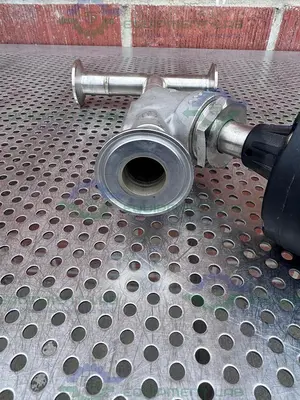 USED GEMU 554/25/D55 PNEUMATIC 3-WAY ANGLE SEAT GLOBE VALVE W/ 1" SANITARY FITTING