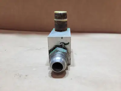 Used SUN HYDRAULICS CAD 8AN8 Parts (Hydraulics and Pneumatics) British Columbia CA | Lenmark #1440871