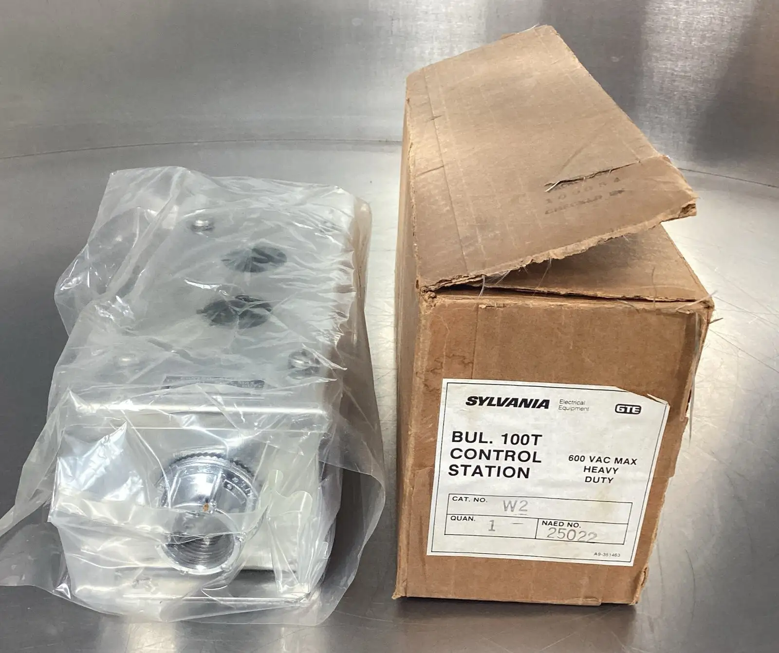 USED SYLVANIA W2 100T