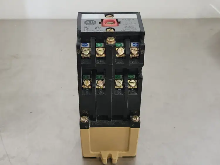 Used ALLEN-BRADLEY 700-P600A1 Switchgears British Columbia CA | Lenmark #241250