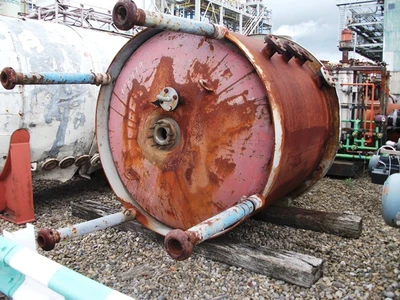 2,500 L Hastelloy C4 clad reactor