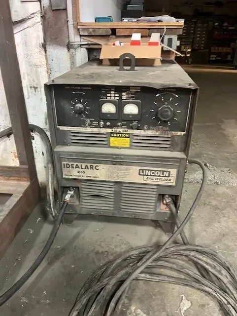 Used LINCOLN _UNKNOWN_ Arc Welders Ohio US | Yoder Brothers machinery 2 #174154