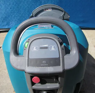 USED TENNANT B7