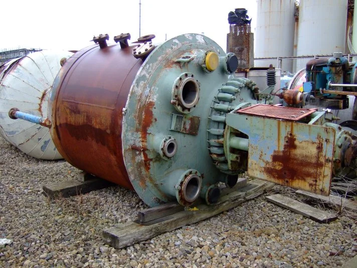 2,500 L Hastelloy C4 clad reactor
