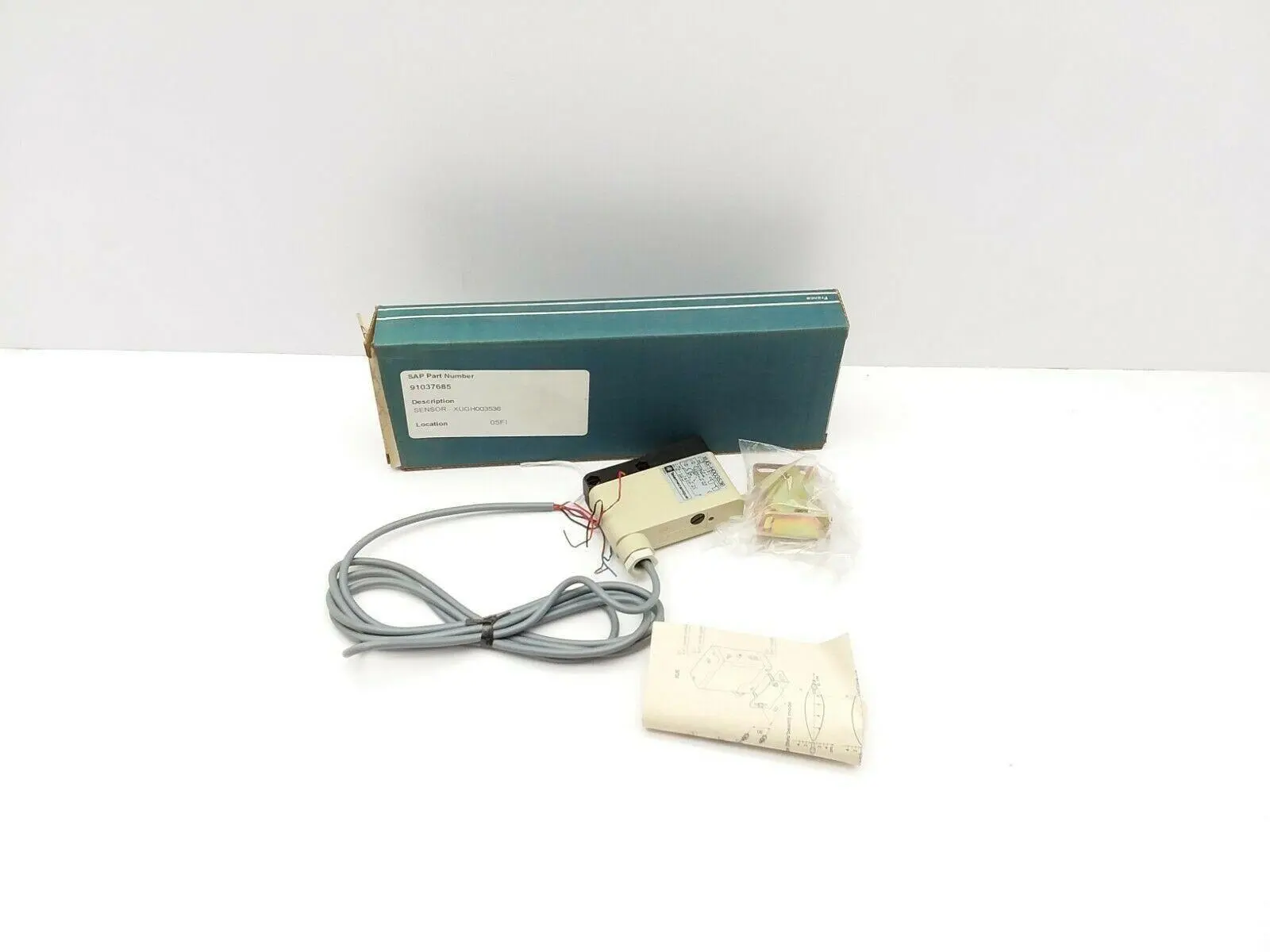 Telemecanique XUGH003536 Photo Electric Detector
