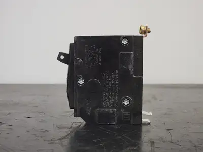 30 Amp, 1 Pole, 120/240 volts Circuit Breaker
