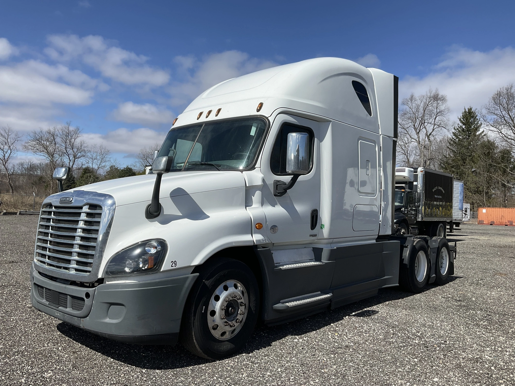 USED 2016 FREIGHTLINER CASDCADIA