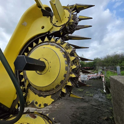 JOHN DEERE 8800 chopper | Iron Listing (31)