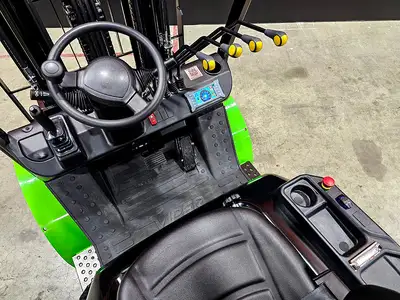 Used 2026 Viper FB30 4-Wheel Sit down Electric Counterbalance Forklifts New York US | United Lift #1446664