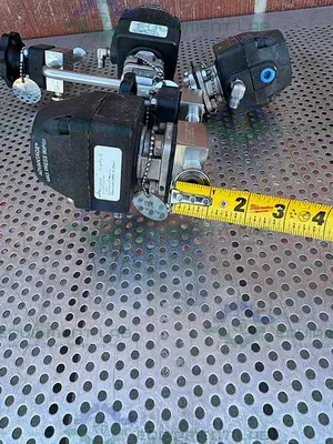 USED 5 ITT PURE FLO .5-316L- RA20MAX 6 WAY DIAPHRAGM VALVE W/ 1/2" SANITARY FITTING