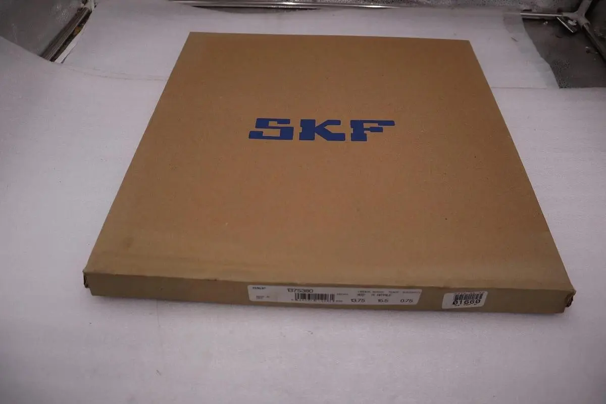 CR Seals (SKF) 1375380 Nitrile Oil Seal NEW IN BOX (FOUR AVAILABLE) STOCK 2242B