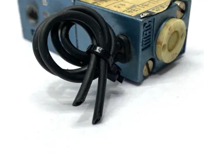 USED MAC VALVES PNEUMATIC SOLENOID VALVE 1/4" PORTS