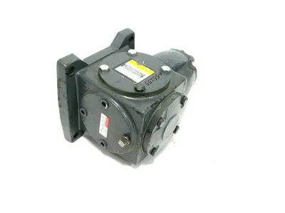 USED BOSTON GEAR VR246QOM5 SPIRAL BEVEL GEARBOX 2:1