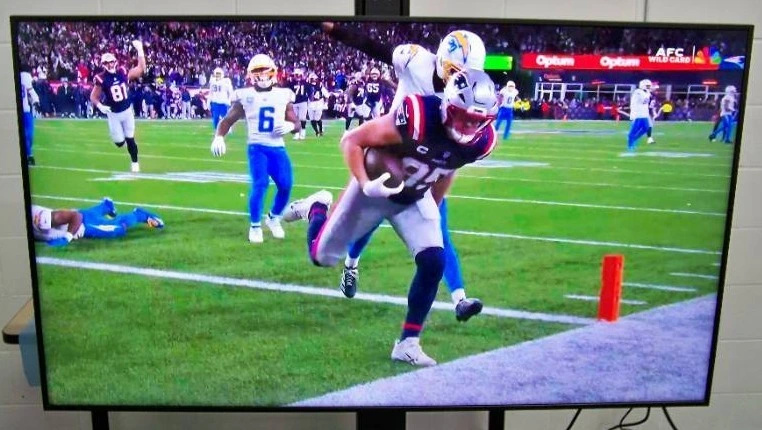 65" Samsung QB65R HDR 4K UHD (Ultra-High Def) Commercial Smart LED Display