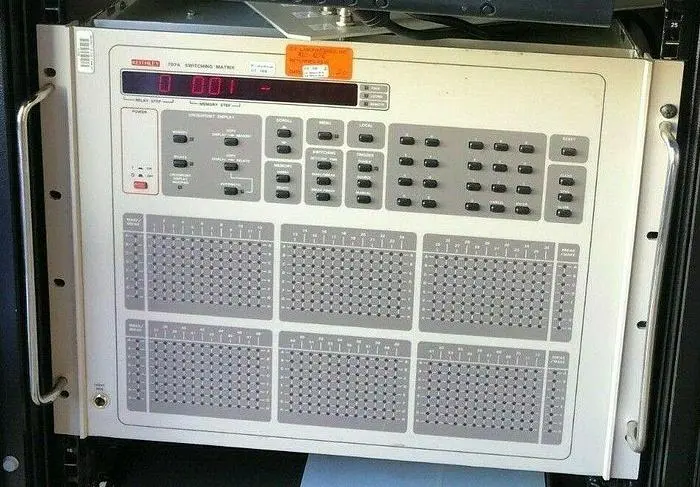 KEITHLEY 707A SWITCHING MATRIX WITH 7072 SEMICONDUCTOR MATRIX CARD plug ins