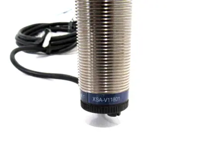 NEW TELEMECANIQUE XSA-V11801 INDUCTIVE SENSOR XSAV11801