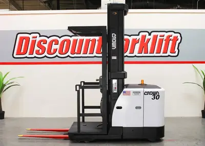 USED 2014 CROWN 3500