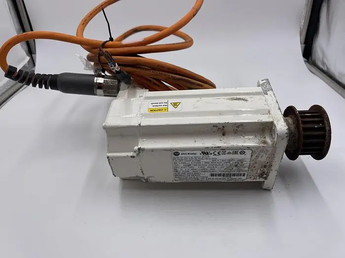 Used ALLEN-BRADLEY ALLEN-BRADLEY MPF-A330P-SJ72BA SER A, 2090-CPWM7DF-16AA05 Servo Motors | ND Industrial Surplus #1216197