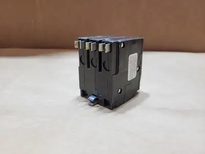 USED SQUARE D QO325