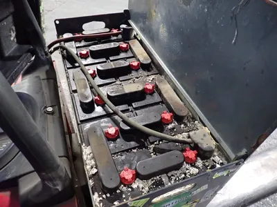 The Raymond Corporation 8000 Lbs Electric Pallet Jack