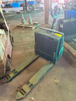 Used _UNKNOWN_ _UNKNOWN_ Rotary Screw & Sliding Vane Air Compressors Ohio US | Myron Bowling Auctioneers Inc #1504501