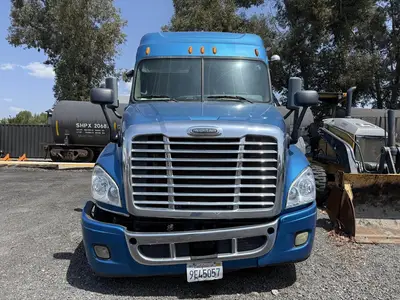 USED 2014 FREIGHTLINER CASCADIA 113