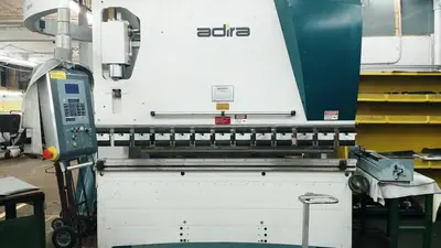 ADIRA MODEL QIHD-9025 90 TON X 8' CNC HYDRAULIC PRESS BRAKE