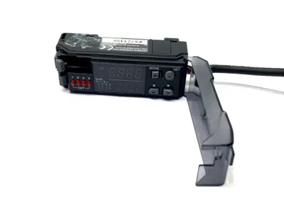 CZ-V21A | Keyence  RGB Digital Sensor Amplifier Unit, NPN - Used