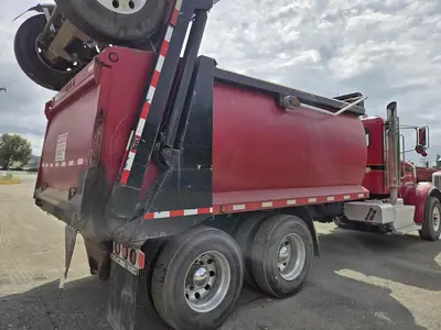 USED 2014 PETERBILT 365